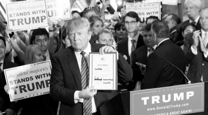 Donald_Trump_Signs_The_Pledge_25